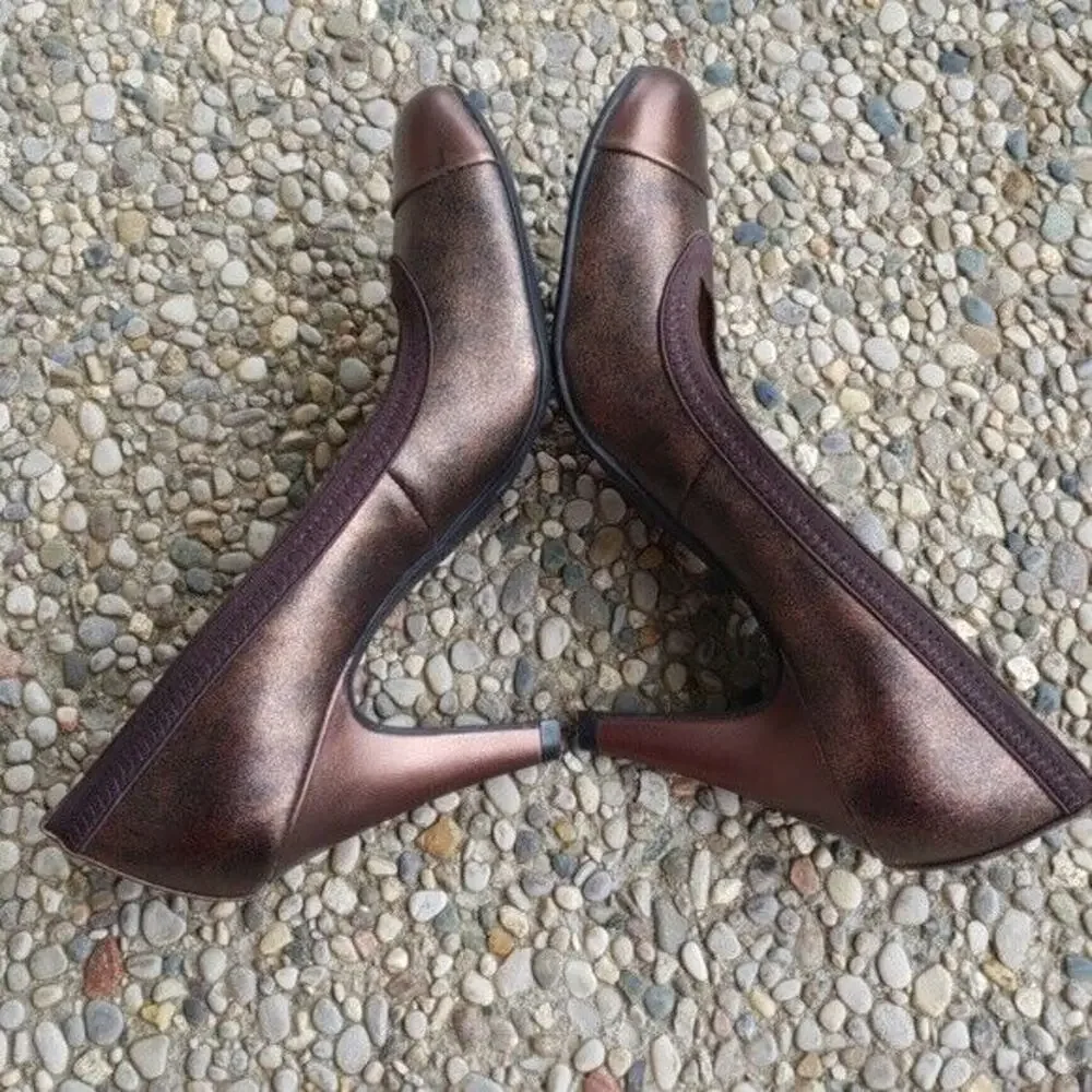 DexFlex by Dexter Bronze Pumps Heels Size 6.5